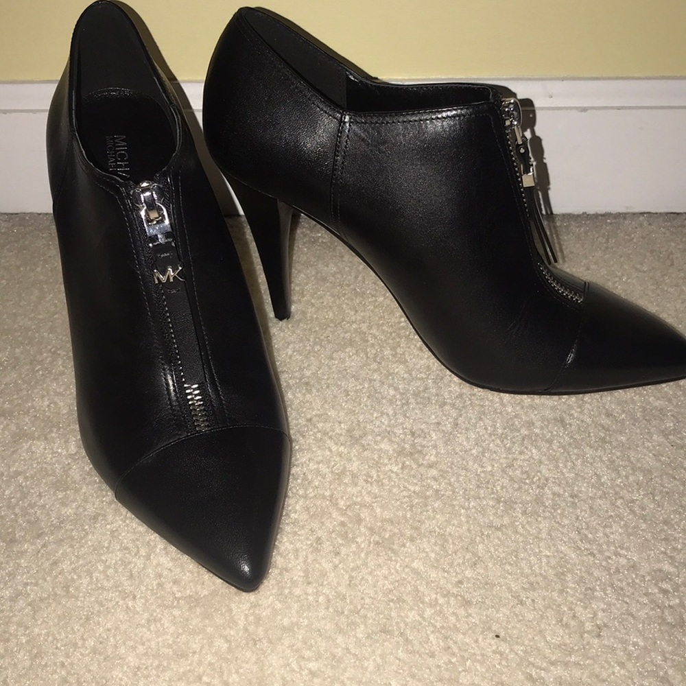 NEVER WORN Micheal Kors black heels